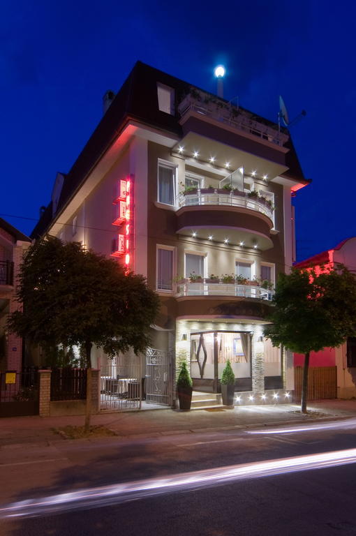 Garni Hotel President De Luxe Kragujevac Eksteriør bilde
